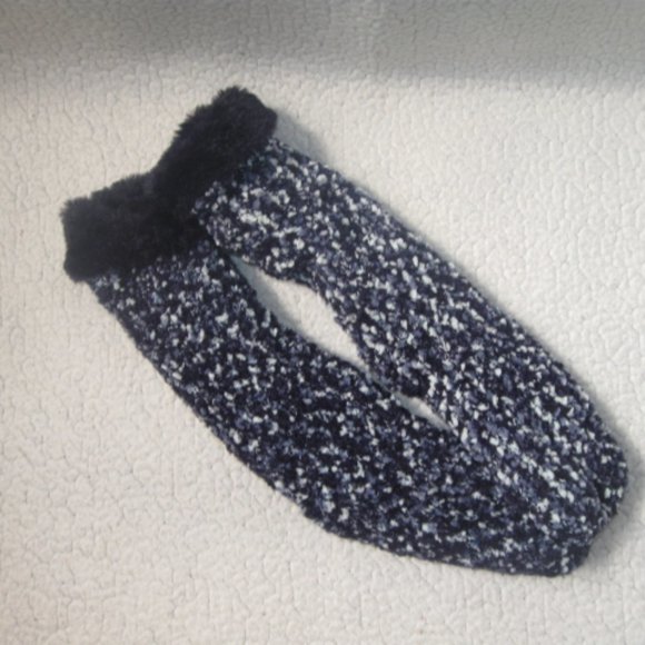 Jane and Bleecker Super Soft Gripper Socks - Picture 1 of 2